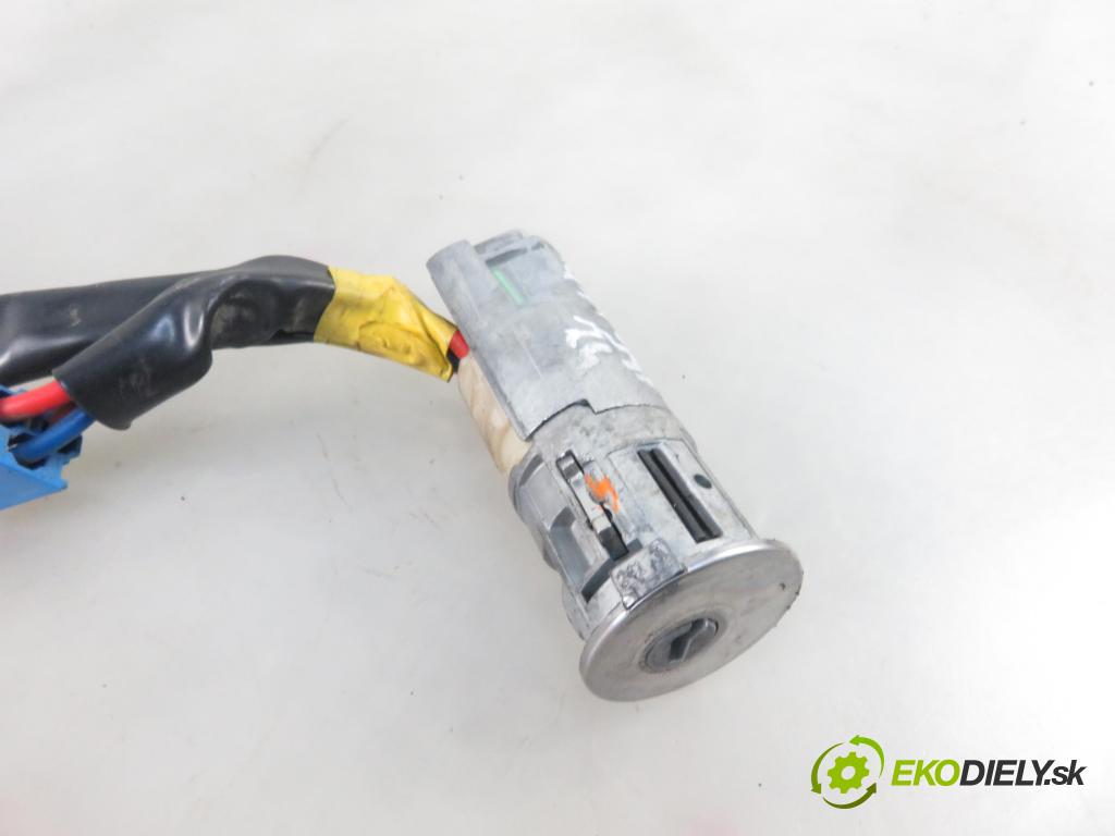 PEUGEOT 206 liftback (2A/C) HB 2004 51,00 1.4 HDi - 8HX (DV4TD) 1398,00 spinačka  (Spínacie skrinky a kľúče)