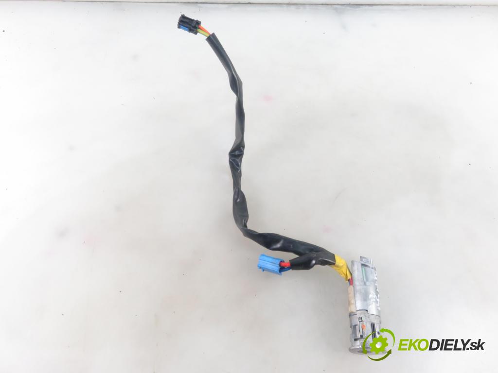 PEUGEOT 206 liftback (2A/C) HB 2004 51,00 1.4 HDi - 8HX (DV4TD) 1398,00 spinačka  (Spínacie skrinky a kľúče)