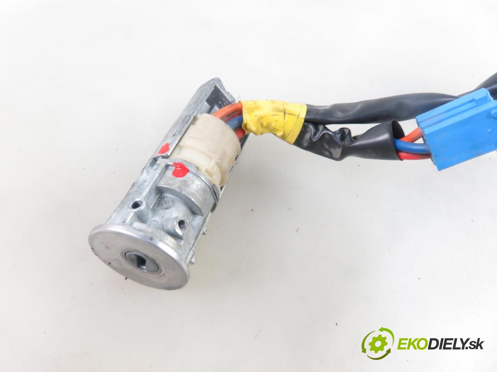 PEUGEOT 206 liftback (2A/C) HB 2004 51,00 1.4 HDi - 8HX (DV4TD) 1398,00 spinačka  (Spínacie skrinky a kľúče)