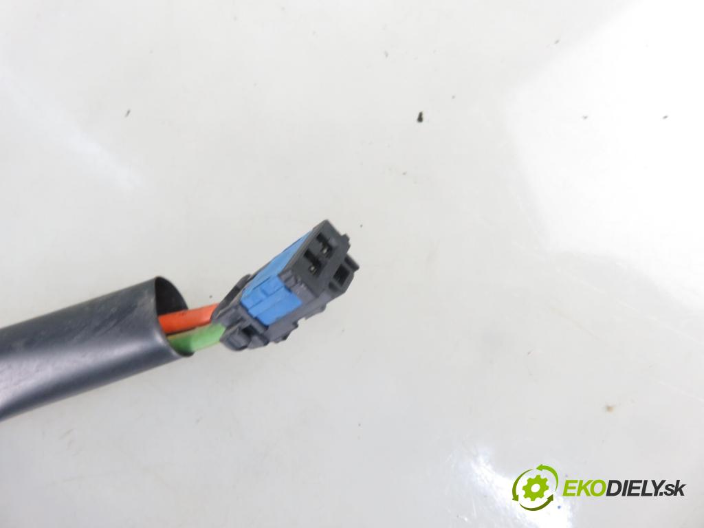 PEUGEOT 206 liftback (2A/C) HB 2004 51,00 1.4 HDi - 8HX (DV4TD) 1398,00 spinačka  (Spínacie skrinky a kľúče)