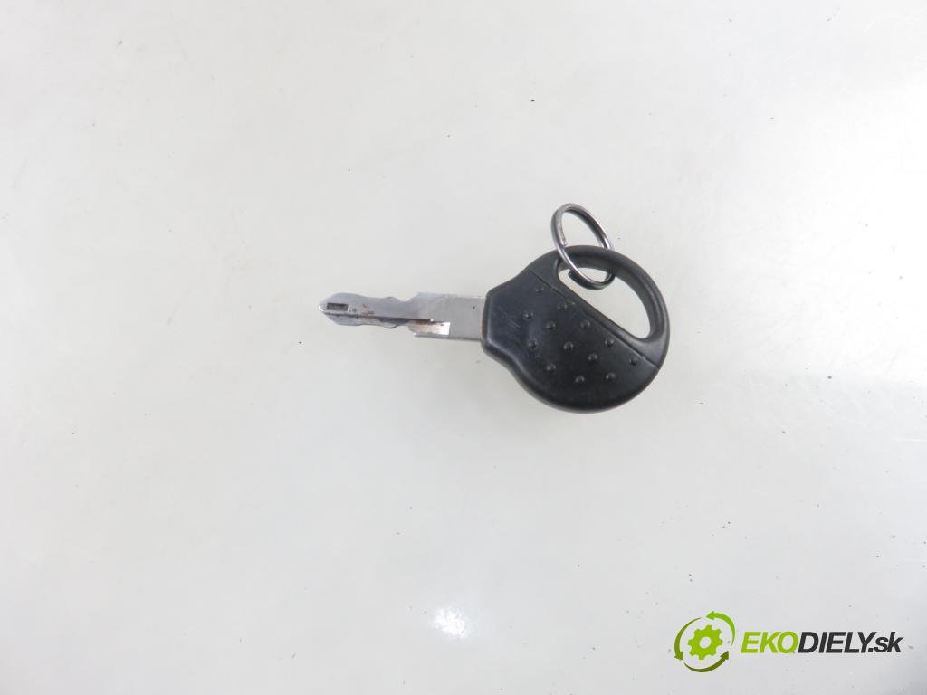 PEUGEOT 206 liftback (2A/C) HB 2004 51,00 1.4 HDi - 8HX (DV4TD) 1398,00 spinačka  (Spínacie skrinky a kľúče)