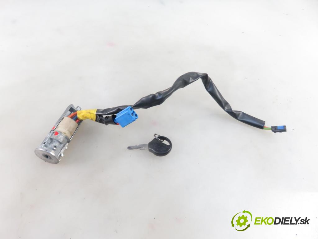 PEUGEOT 206 liftback (2A/C) HB 2004 51,00 1.4 HDi - 8HX (DV4TD) 1398,00 spinačka  (Spínacie skrinky a kľúče)