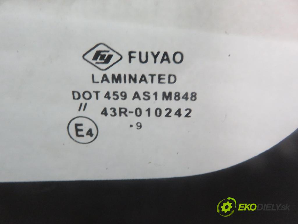 TOYOTA COROLLA Verso (_E12_) MINIVAN 2003 66,00 2.0 D-4D (CDE120_) - 1CD-FTV 1995,00 okno PŘEDNÍ