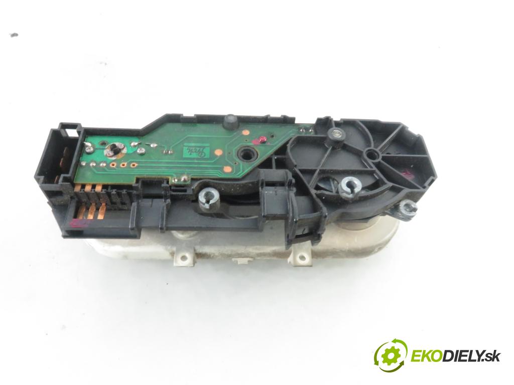 MERCEDES-BENZ SPRINTER 3-t Platforma / Podwozie (903) KABINA/PLATFORMA 1998 0,00 308 D 2.3 - OM 601.943 2299,00 Panel topení F650578D