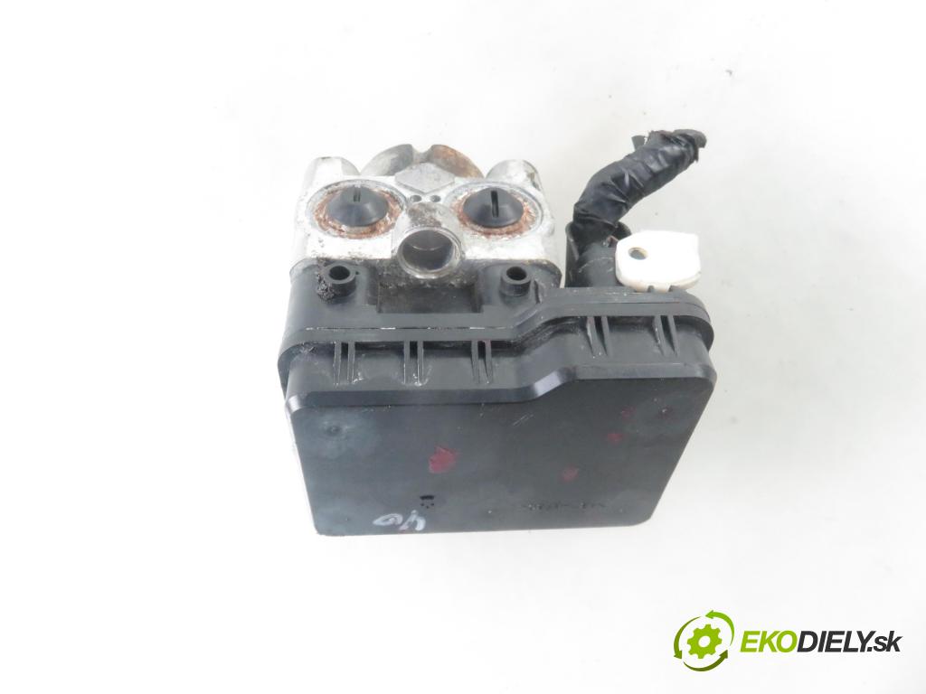 SUZUKI JIMNY (FJ) TERENOWY 2006 63,00 1.3 16V 4x4 (SN413) - 86 M13A 1328,00 Pumpa ABS  (Pumpy ABS)