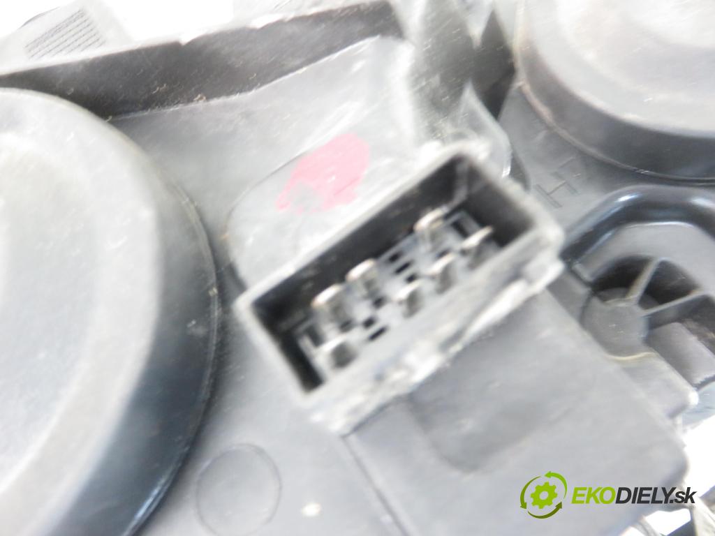 CITROEN C4 I (LC_) HB 2005 80,00 1.6 HDi 109 - 9HZ (DV6TED4) 1560,00 Svetlo LP 9684381980