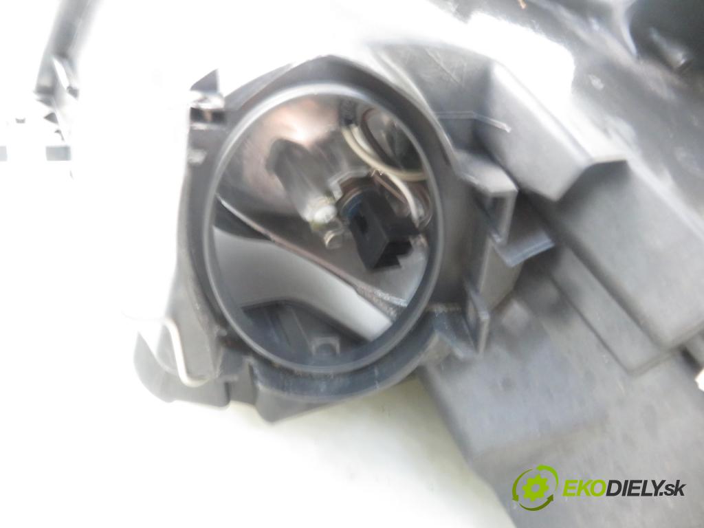 AUDI A3 (8P1) HB 2006 77,00 1.9 TDI - BLS 1896,00 Svetlo PP