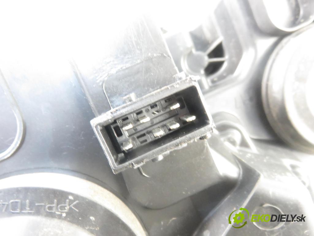 CITROEN C4 I (LC_) HB 2006 80,00 1.6 HDi 109 - 9HZ (DV6TED4) 1560,00 Svetlo PP 89037600A
