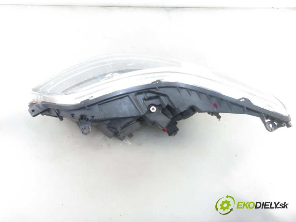 CITROEN C4 I (LC_) HB 2006 80,00 1.6 HDi 109 - 9HZ (DV6TED4) 1560,00 Svetlo PP 89037600A