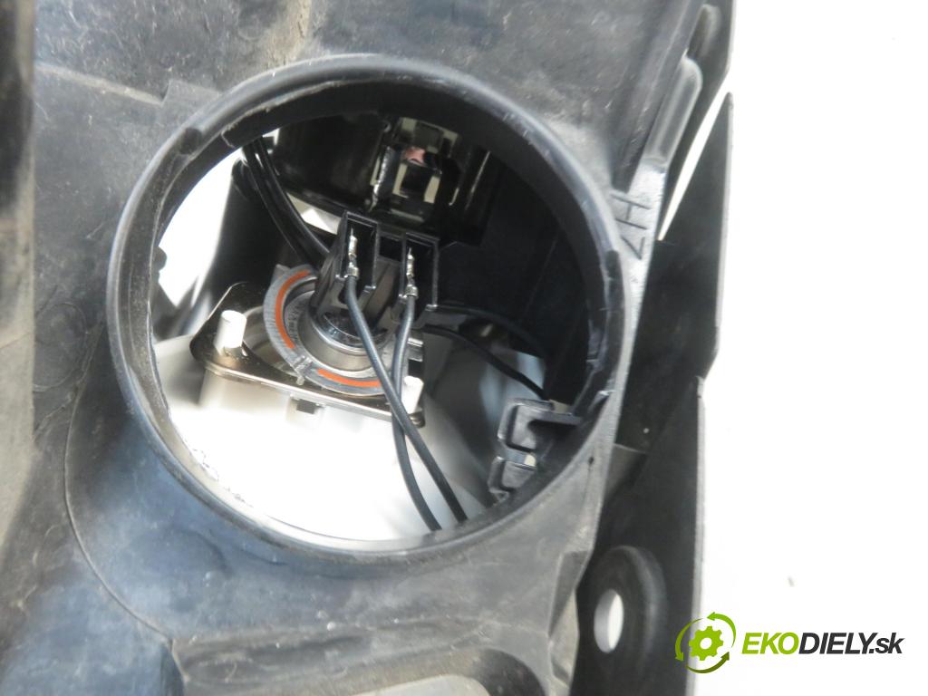 VW PASSAT B6 Variant (3C5) KOMBI 2005 103,00 2.0 TDI CR 16V 140 - CBAB 1968,00 Svetlo LP 3C0941005T