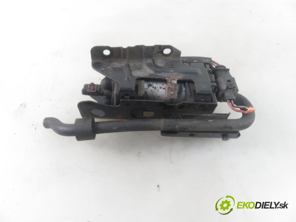 VW PASSAT B6 Variant (3C5) KOMBI 2005 103,00 2.0 TDI CR 16V 140 - CBAB 1968,00 pumpa paliva 5N0906274B
