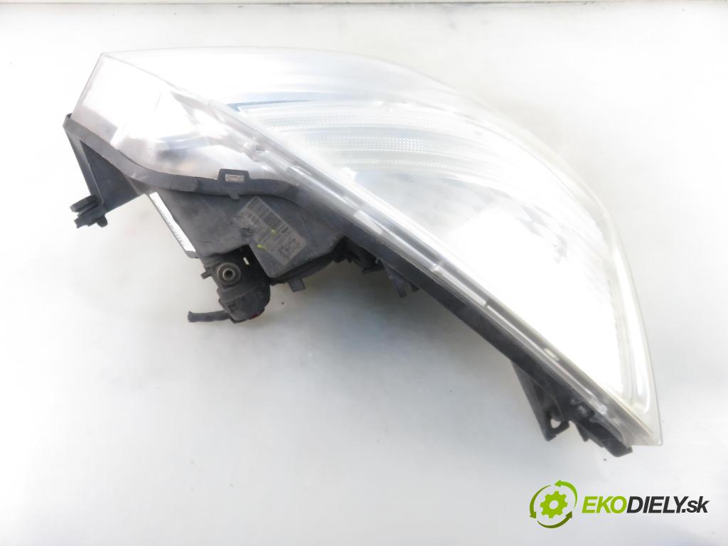 RENAULT ESPACE IV (JK0/1_) MINIVAN 2006 85,00 1.9 dCi 116 - F9Q 820 1870,00 Svetlo PP 8200394707