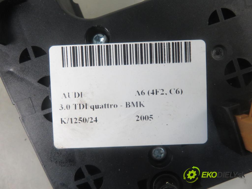 AUDI A6 (4F2, C6) SEDAN 2005 165,00 3.0 TDI quattro - BMK 2967,00 palubná doska 4F1919610K