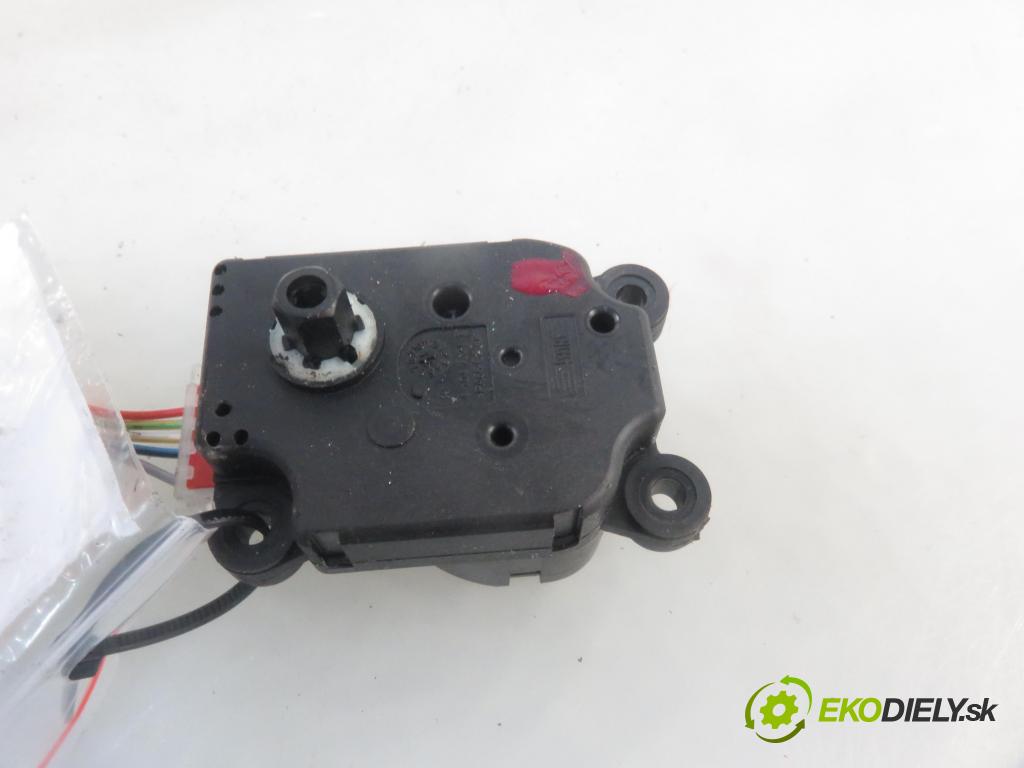 VOLVO FH II CIĄGNIK SIODŁOWY 2018 375,00 500 - D13C500 12777,00 Motorček dverí kúrenia A7584004