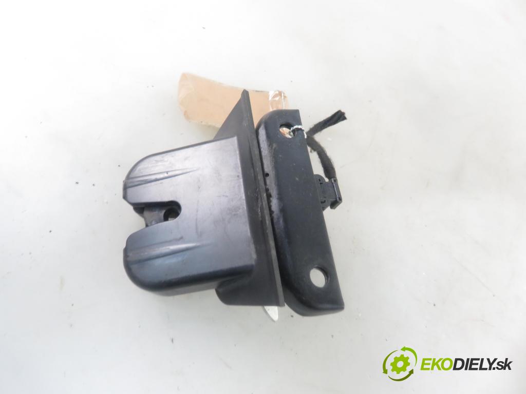 AUDI A2 (8Z0) HB 2002 55,00 1.4 TDI - AMF 1422,00 zámok dveří kufr EL.