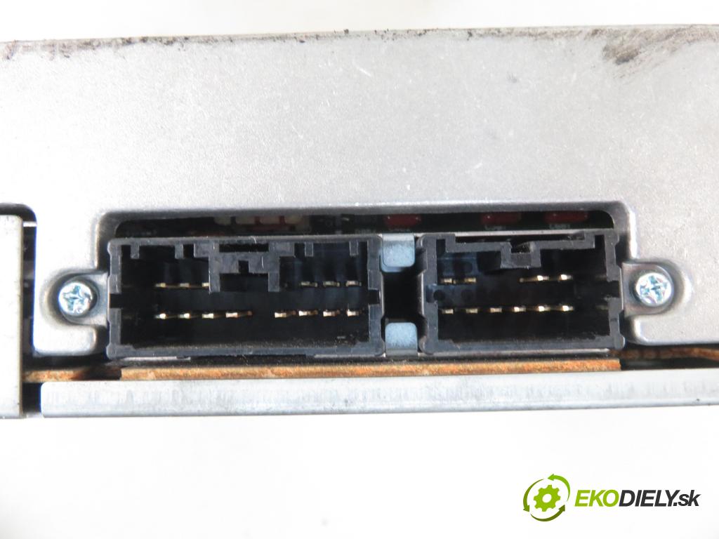 VOLVO V40 Kombi (645) KOMBI 2001 75,00 1.9 DI 102 - D 4192 T4 1870,00 RADIO CD 8633020