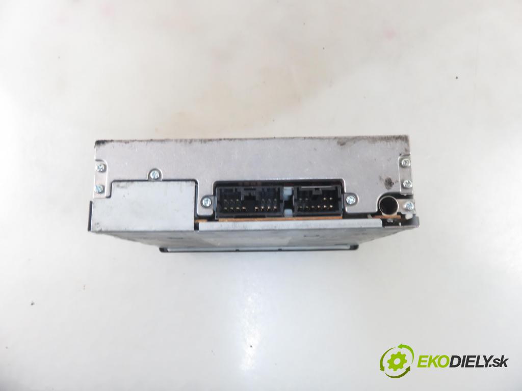 VOLVO V40 Kombi (645) KOMBI 2001 75,00 1.9 DI 102 - D 4192 T4 1870,00 RADIO CD 8633020