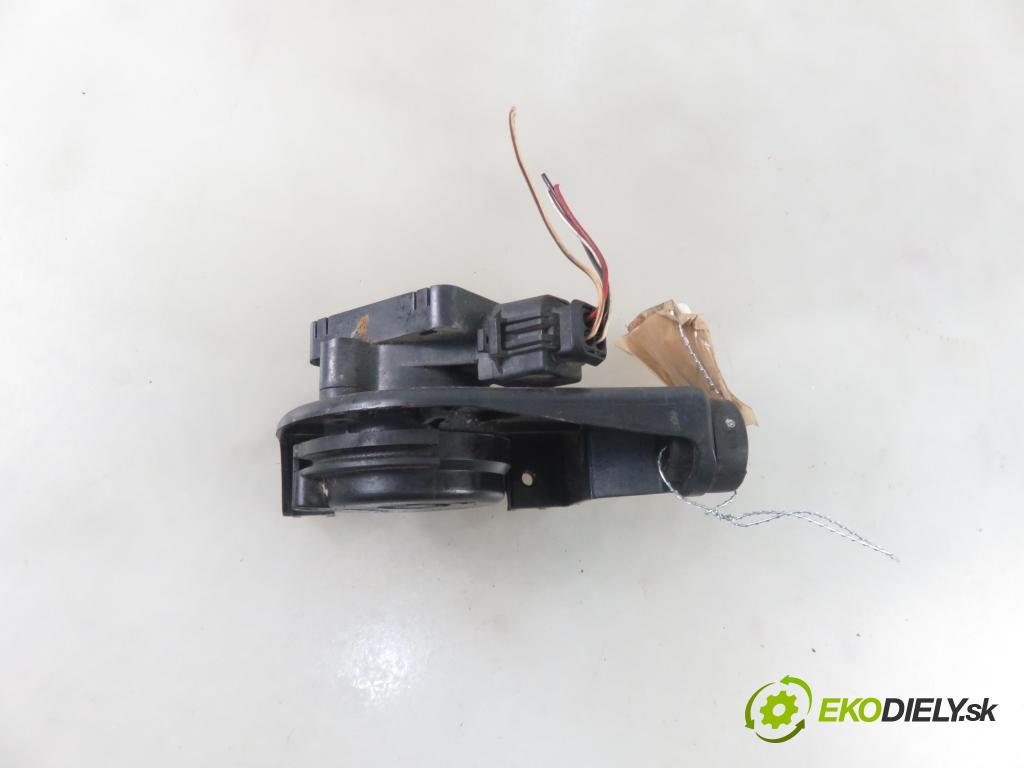 PEUGEOT 307 (3A/C) HB 2002 81,00 1.6 - NFU (TU5JP4) 1587,00 Potenciometer plynu 9639779180 (Pedále)