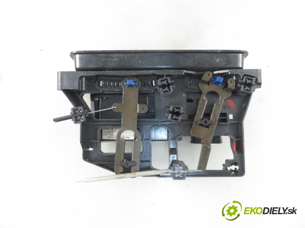 SUZUKI GRAND VITARA I (FT, HT) TERENOWY 2002 94,00 2.0 4x4 128 - J20A 1995,00 Panel kúrenia KLIMATIZACE: 7455065D