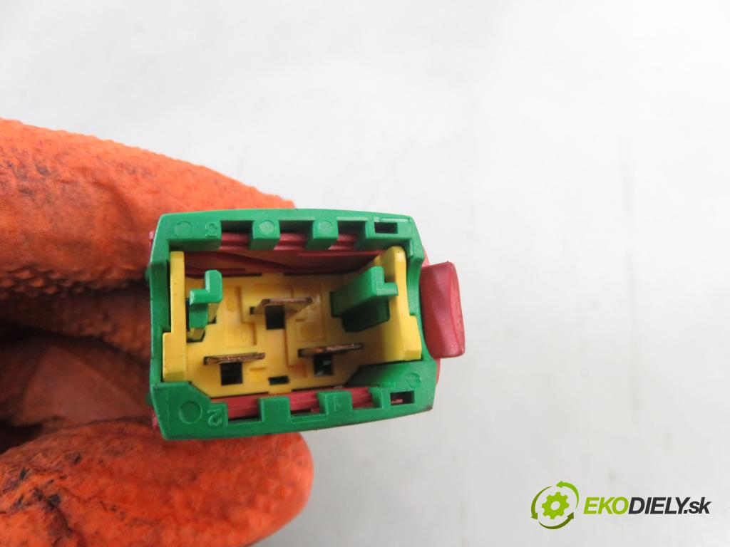 PEUGEOT 307 (3A/C) HB 2003 79,00 2.0 HDi 110 - RHS 1997,00 spinačka 9648445180 (Spínacie skrinky a kľúče)