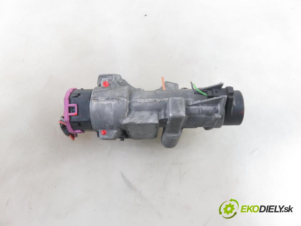 SKODA OCTAVIA I (1U2) LIFTBACK 1999 81,00 1.9 TDI - AHF 1896,00 spinačka 4B0905851B (Spínacie skrinky a kľúče)