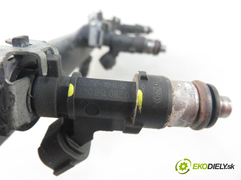 PEUGEOT 407 (6D_) SEDAN 2006 155,00 3.0 V6 (6DXFVJ) 211 -  XFV (ES9A) 2946,00 Lišta vstrekovacia 0280158041 ; 9630333180 (Vstrekovacie lišty)