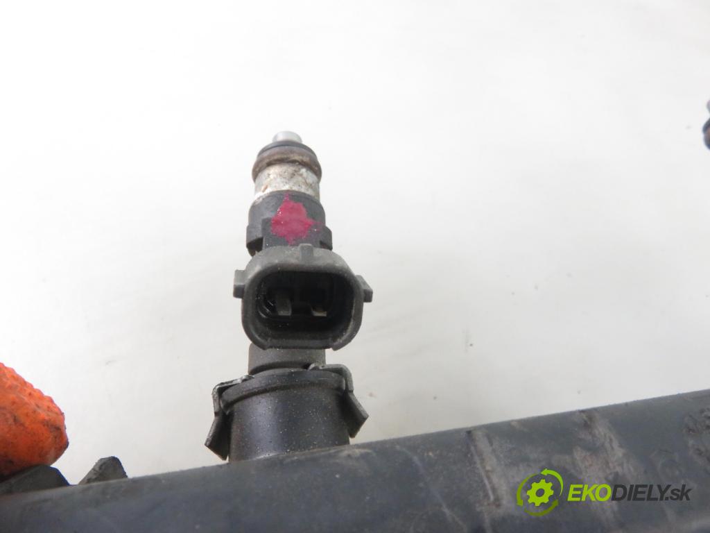 PEUGEOT 407 (6D_) SEDAN 2006 155,00 3.0 V6 (6DXFVJ) 211 -  XFV (ES9A) 2946,00 Lišta vstrekovacia 0280158041 ; 9630333180 (Vstrekovacie lišty)