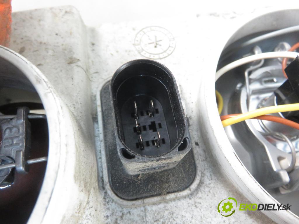 SKODA OCTAVIA I (1U2) LIFTBACK 1998 74,00 1.6 - AKL 1595,00 Svetlo PP 24608600