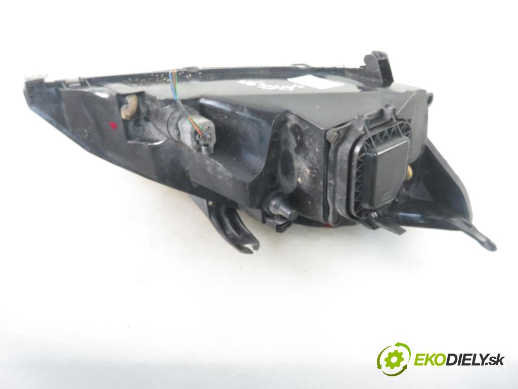 FORD FOCUS (DAW, DBW) HB 1998 74,00 1.6 16V - FYDD 1596,00 Svetlo LP
