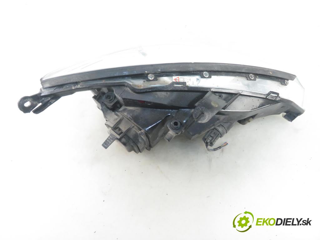 FORD FOCUS (DAW, DBW) HB 1998 74,00 1.6 16V - FYDD 1596,00 Svetlo LP