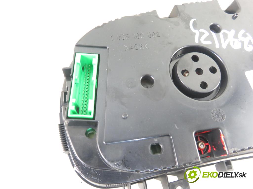 VW GOLF IV (1J1) HB 1999 55,00 1.4 16V 75 - AKQ 1390,00 Prístrojovka elektrický 1J0920801 ; 0263618004