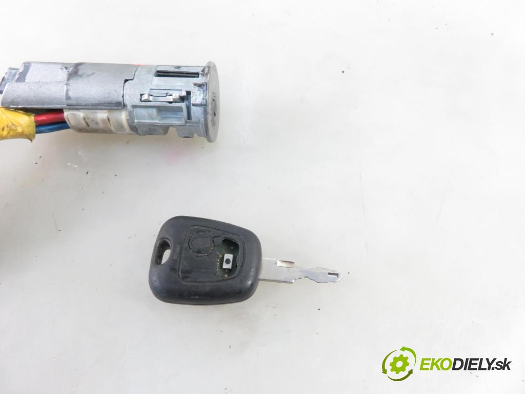 PEUGEOT 206 liftback (2A/C) HB 1999 55,00 1.4 75 - KFW 1360,00 spinačka  (Spínacie skrinky a kľúče)