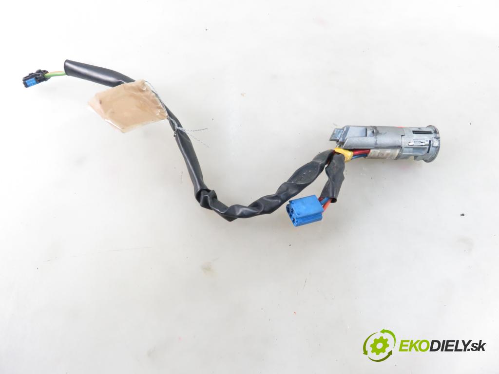 PEUGEOT 206 liftback (2A/C) HB 1999 55,00 1.4 75 - KFW 1360,00 spinačka  (Spínacie skrinky a kľúče)