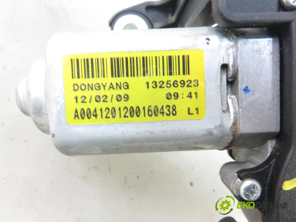 OPEL ZAFIRA TOURER C (P12) MINIVAN 2012 103,00 1.4 - A 14 NET 1364,00 motorek stěrače ZADNÍ: 13256917
