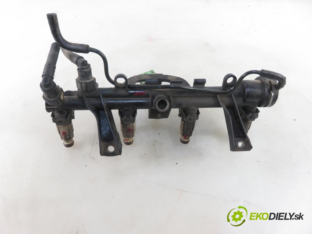 PEUGEOT 306 Break (7E, N3, N5) KOMBI 1999 0,00 1.4 - KFX (TU3JP) 1361,00 Lišta vstrekovacia 93008101 ; 0280155795 (Vstrekovacie lišty)