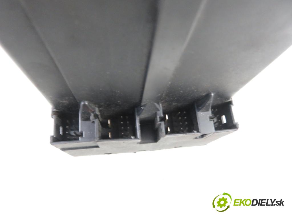 MERCEDES-BENZ VITO / MIXTO Skrzynia (W639) FURGON 2004 110,00 115 CDI 150 - OM 646.982 2148,00 spinačka 6395450108 (Spínacie skrinky a kľúče)