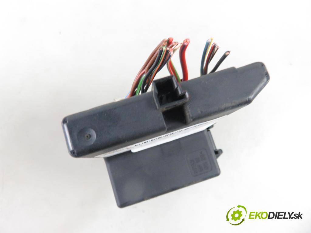 MERCEDES-BENZ VITO / MIXTO Skrzynia (W639) FURGON 2004 110,00 115 CDI 150 - OM 646.982 2148,00 spinačka 6395450108 (Spínacie skrinky a kľúče)