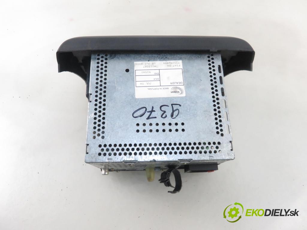 FIAT STILO (192_) HB 2001 59,00 1.9 JTD (192_XF1A) - 192 A3.000 1910,00 RADIO Modul 735296994 ; 2FCF18C838AE