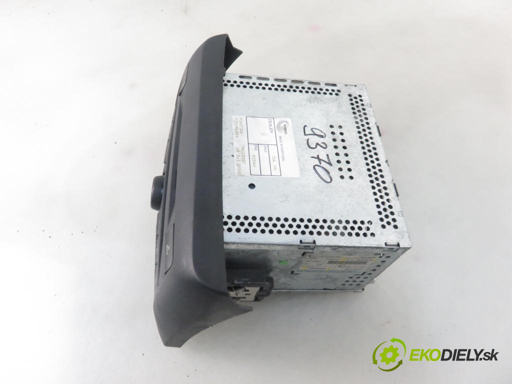 FIAT STILO (192_) HB 2001 59,00 1.9 JTD (192_XF1A) - 192 A3.000 1910,00 RADIO Modul 735296994 ; 2FCF18C838AE