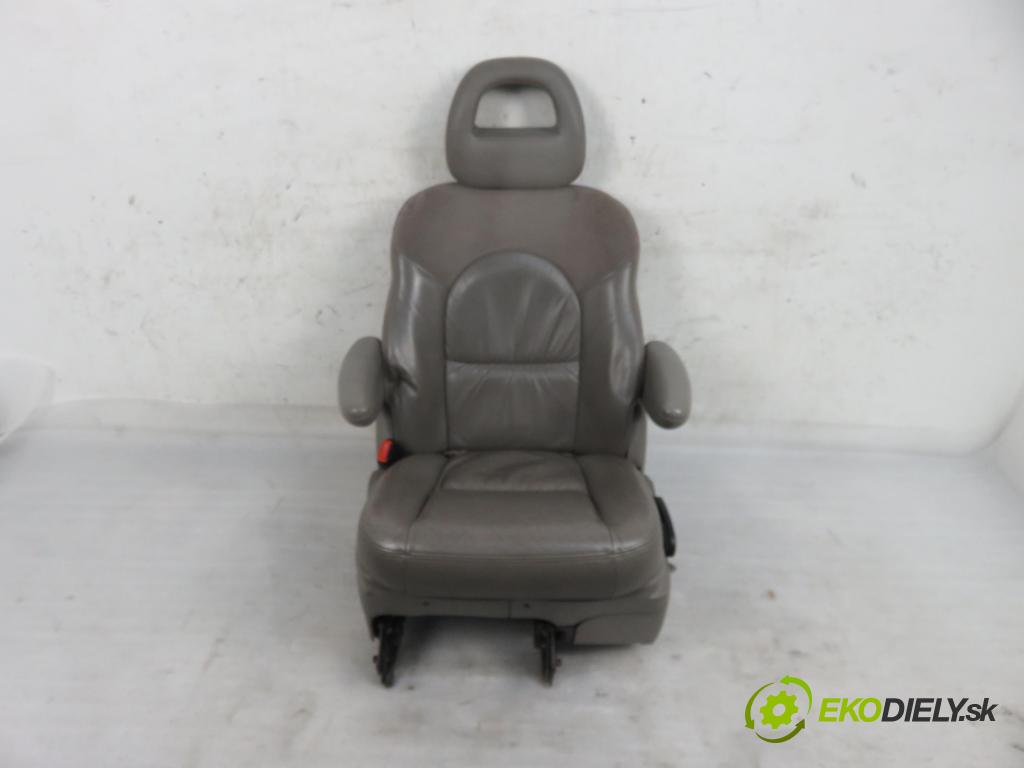 CHRYSLER VOYAGER IV (RG, RS) MINIVAN 2001 0,00 3.3 - EGA 3301,00 Sedadlo 2 rad ľavy