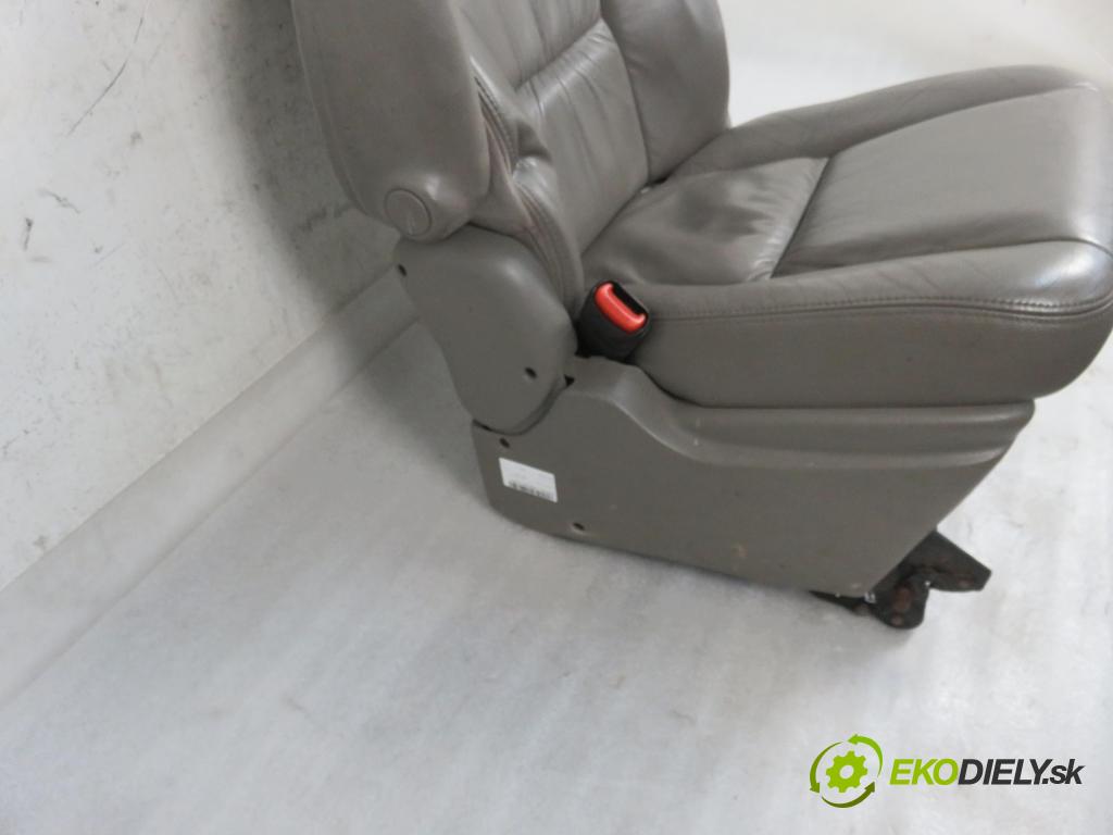 CHRYSLER VOYAGER IV (RG, RS) MINIVAN 2001 0,00 3.3 - EGA 3301,00 Sedadlo 2 rad ľavy