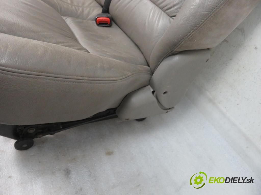 CHRYSLER VOYAGER IV (RG, RS) MINIVAN 2001 0,00 3.3 - EGA 3301,00 Sedadlá, sedačky Sedadlo