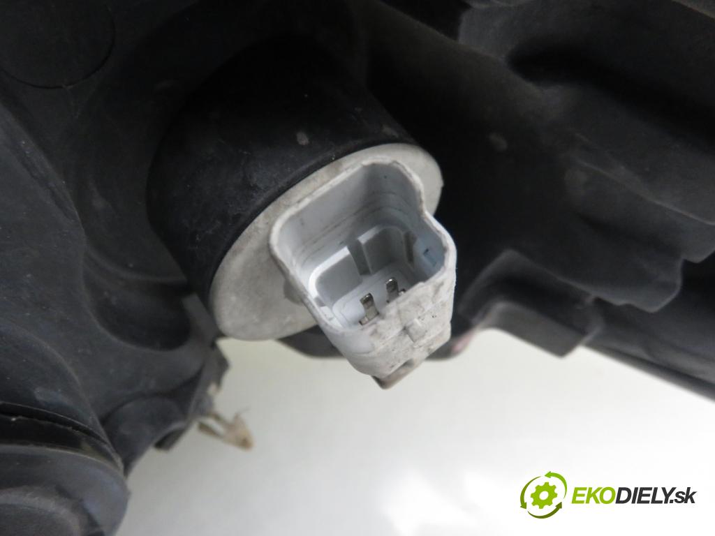 RENAULT LAGUNA II Grandtour (KG0/1_) KOMBI 2002 88,00 1.9 dCi 120 - F9Q 750 1870,00 Svetlo LP 8200002845