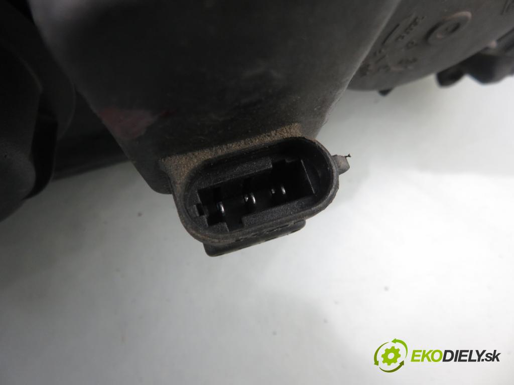 RENAULT LAGUNA II Grandtour (KG0/1_) KOMBI 2002 88,00 1.9 dCi 120 - F9Q 750 1870,00 Svetlo LP 8200002845