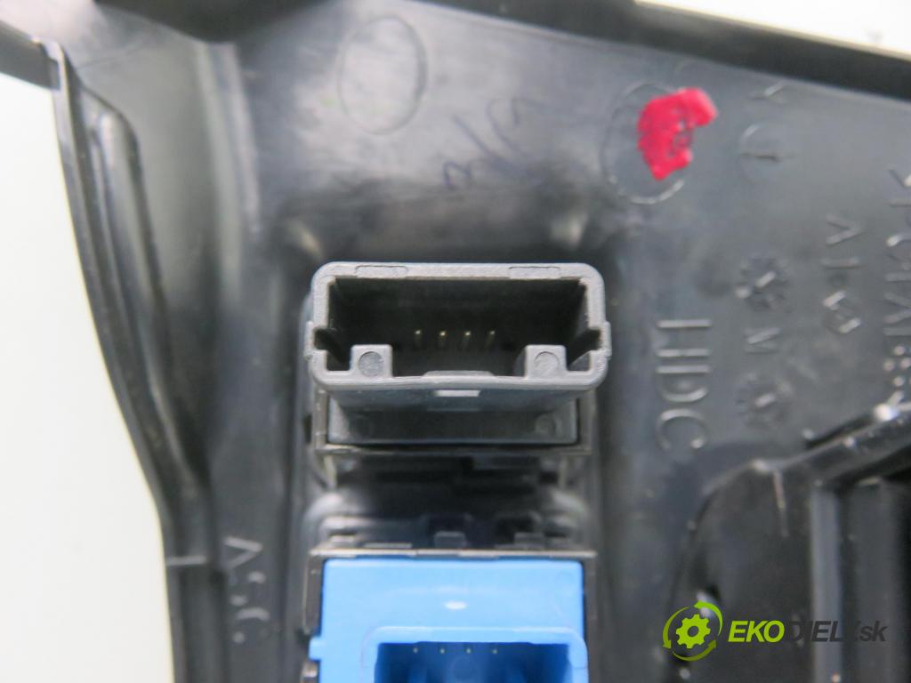 MITSUBISHI OUTLANDER III (GG_W, GF_W, ZJ) SUV 2014 60,00 2.0 Hybrid 4WD (GG2W) - Y61 0,00 Mriežky kúrenia ľavá strana 8030A201 (Mriežky kúrenia (fukáre))