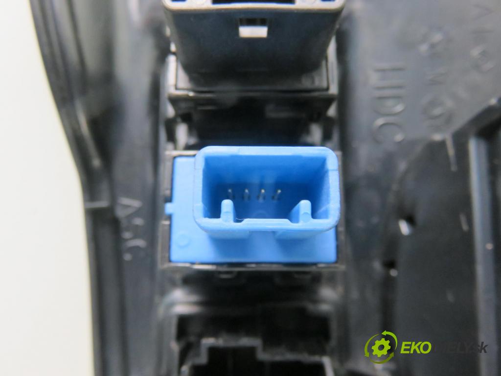 MITSUBISHI OUTLANDER III (GG_W, GF_W, ZJ) SUV 2014 60,00 2.0 Hybrid 4WD (GG2W) - Y61 0,00 Mriežky kúrenia ľavá strana 8030A201 (Mriežky kúrenia (fukáre))