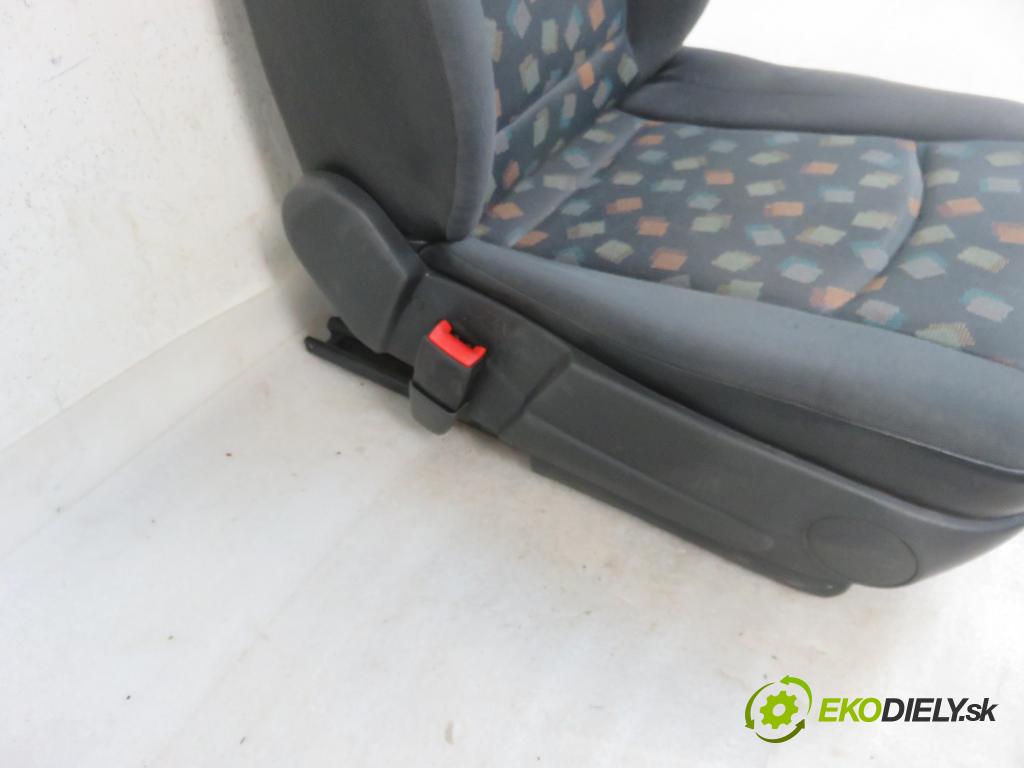 MERCEDES-BENZ VITO / MIXTO Skrzynia (W639) FURGON 2004 110,00 115 CDI 150 - OM 646.982 2148,00 Sedadlo šoféri