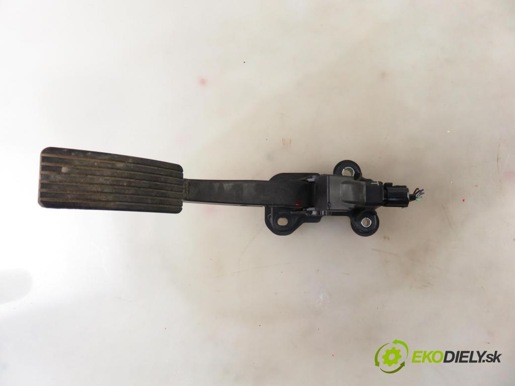 MITSUBISHI OUTLANDER III (GG_W, GF_W, ZJ) SUV 2014 60,00 2.0 Hybrid 4WD (GG2W) - Y61 0,00 Potenciometer plynu 1600A116 (Pedále)