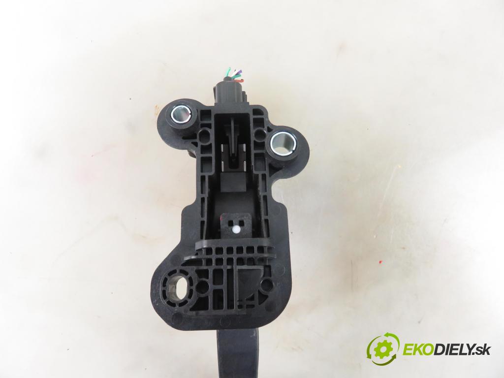 MITSUBISHI OUTLANDER III (GG_W, GF_W, ZJ) SUV 2014 60,00 2.0 Hybrid 4WD (GG2W) - Y61 0,00 Potenciometer plynu 1600A116 (Pedále)