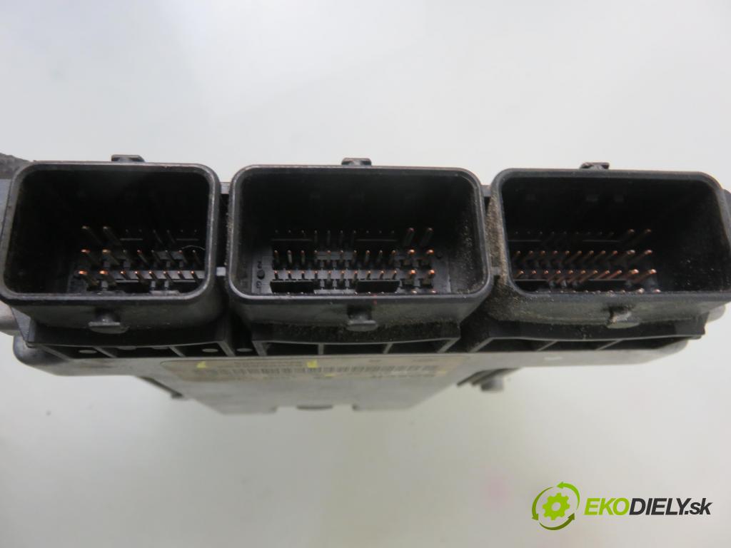 RENAULT SCENIC II (JM0/1_) MINIVAN 2007 110,00 2.0 dCi (JM1K) - M9R 721 1995,00 řídící jednotka motora 0281013507 ; 8200688494 ; 8200688457